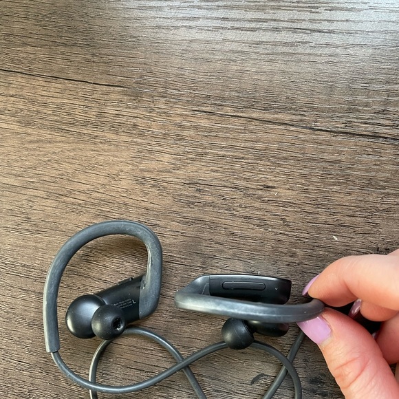Black Powerbeats Pro Wireless Earbud Headphones - Picture 5 of 7
